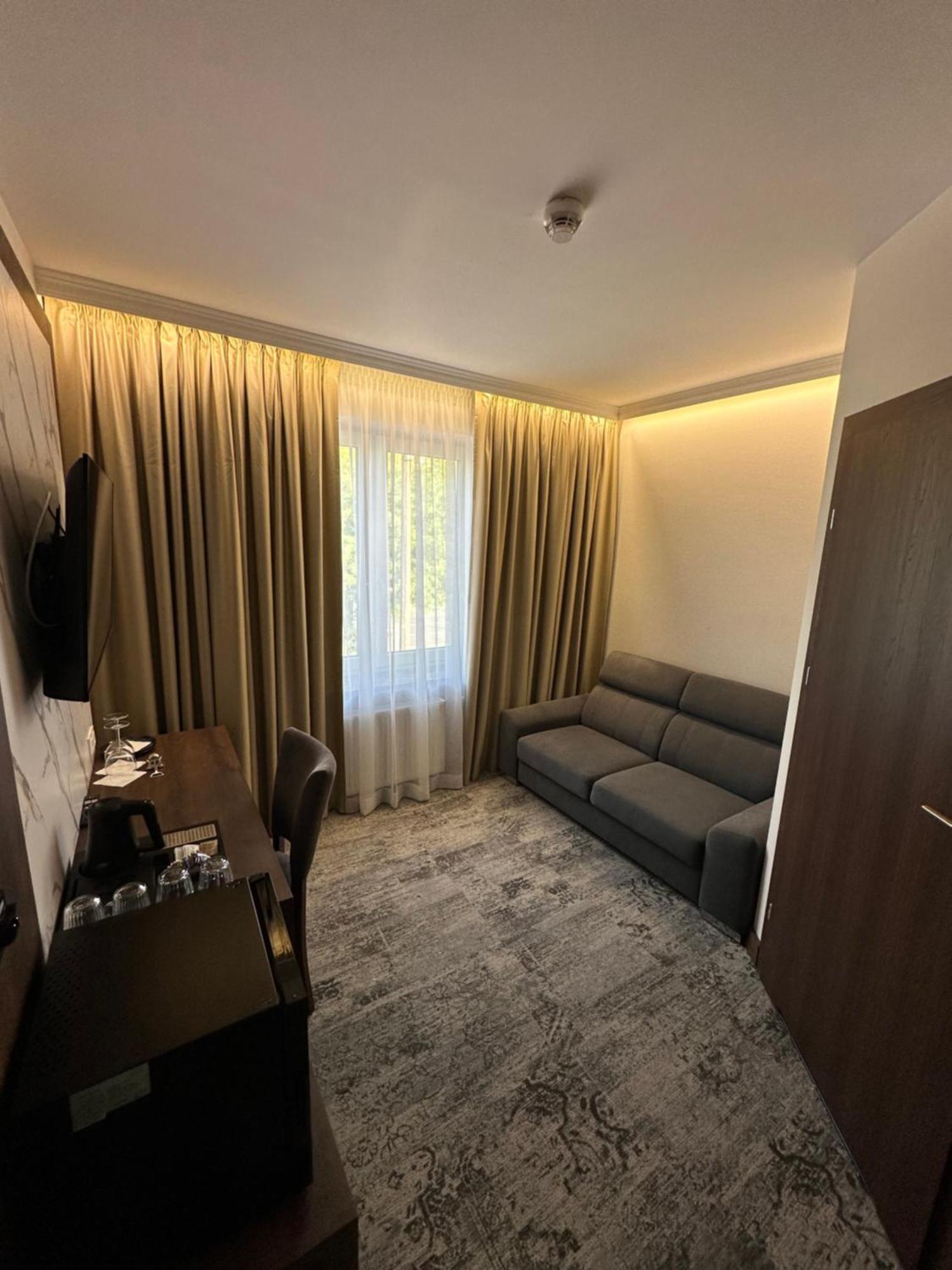 Bed and Breakfast Sleep&Fly Okecie Warsaw Airport Zewnętrze zdjęcie